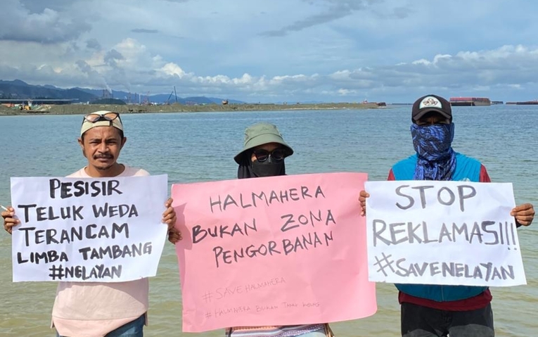 Aktivis Save Sagea bersama warga melakukan aksi di sejumlah titik tambang dan kawasan industri nikel. Foto: Save Sagea.