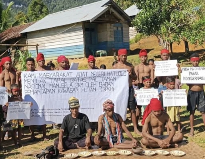 Aksi protes masyarakat adat Hatuolo, Maluku, terhadap perubahan tapal batas taman nasional, Sabtu, 13 Juni 2026. Dok. AMAN