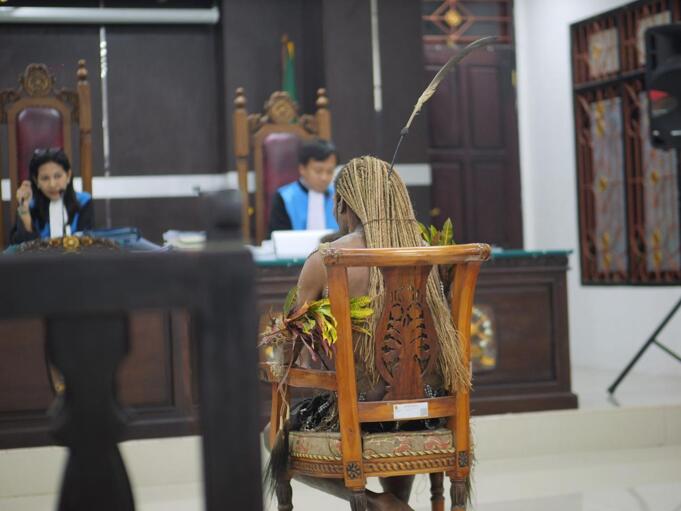 Masyarakat adat Malind saat bersaksi dalam sidang gugatan proyek pembangunan jalan sepanjang 135 km untuk PSN Merauke (7/7/2026). Dok. Greenpeace ID