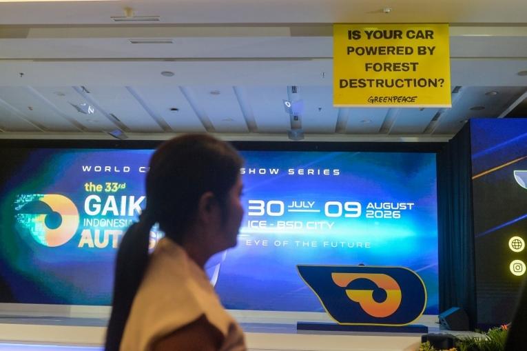 Aksi damai GP menuntut perlindungan permanen Raja Ampat dari tambang nikel pada pembukaan GIIAS 2026, (30/7), Tangerang, Banten. Dok. Ilham Fauzi/GP