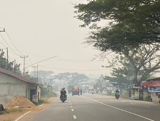 Jalanan Kota Pontianak diselimuti asap akibat karhutla, Kamis, 3 September 2026. Sumber: Istimewa