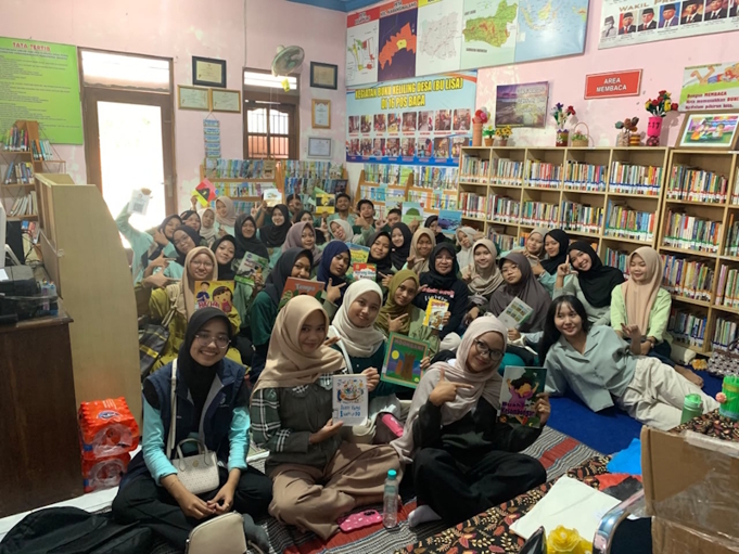 Marsella Wahyu Muntia bersama komunitasnya.