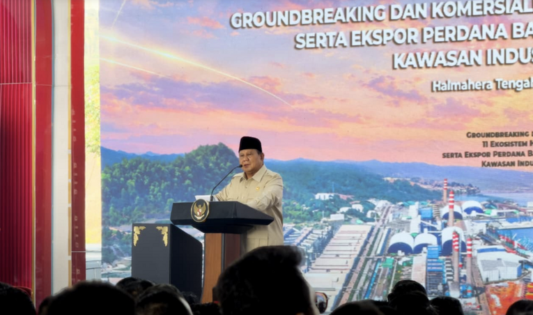 Presiden Prabowo Subianto secara resmi memulai komersialisasi dan groundbreaking 11 ekosistem hilirisasi nikel di kawasan IWIP. Foto: BPMI Setpres
