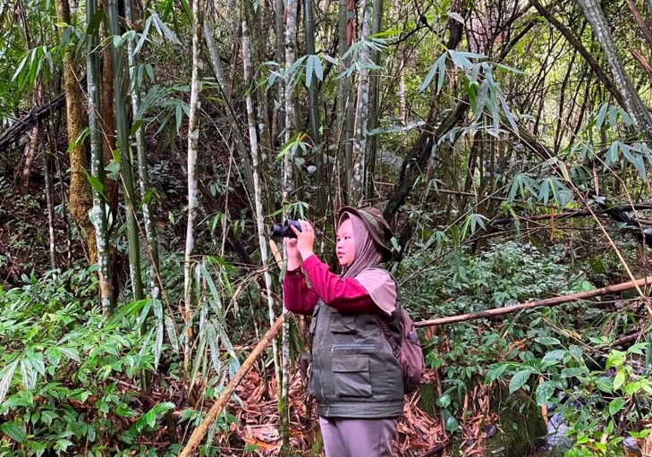 Tessa Prastini, salah satu perempuan penjaga hutan di kawasan Semende, Sumatera Selatan. Sumber: KUPS Pandan Indah