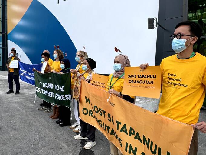 Aksi damai Organisasi masyarakat sipil Indonesia dan global No Second Home di pintu masuk area COP-CBD 12 di Armenia. Foto: Satya Bumi