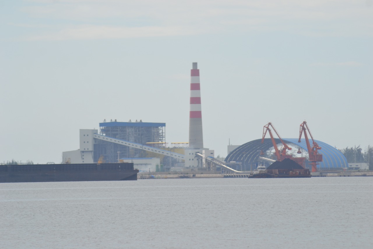 Aktivitas operasi PLTU batu bara 2x100 megawatt Teluk Sepang Bengkulu, dilaporkan melakukan sejumlah pelanggaran Andal dan RKL-RPL./Foto: Kanopi Hijau Indonesia