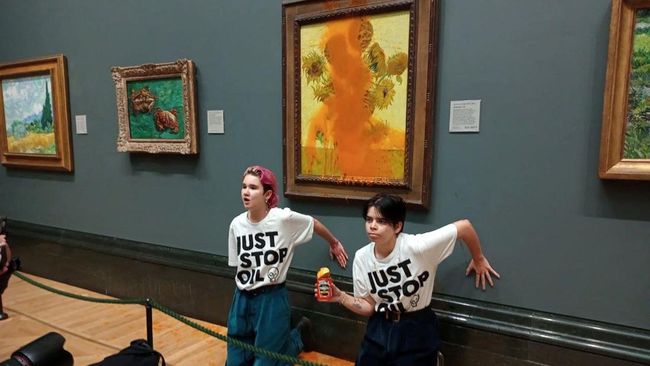 Dua aktivis lingkungan lempar lukisan van Gogh sebagai bentuk protes. (reuters0