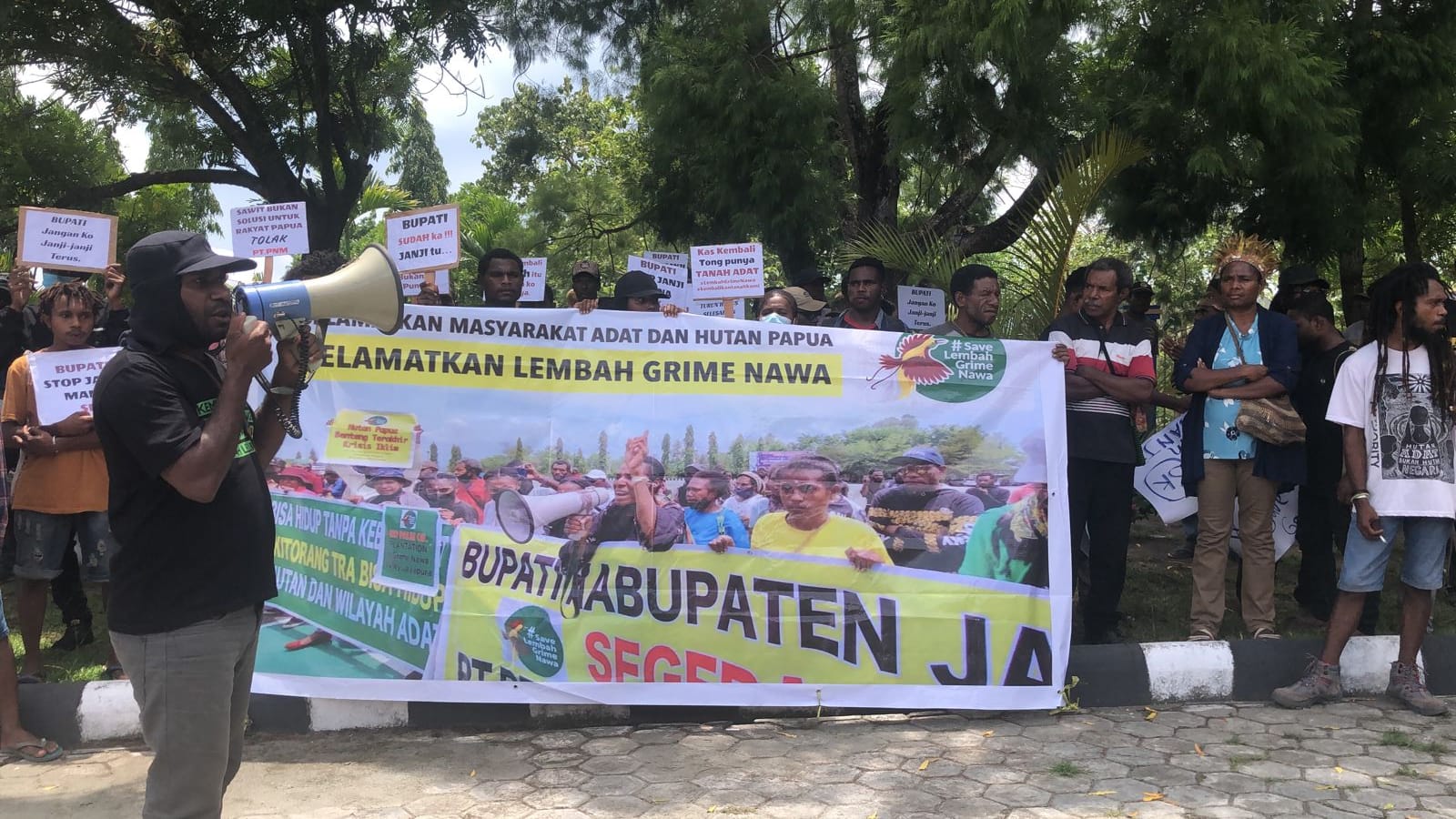 Papua: Masyarakat Adat Tagih Janji Bupati Cabut Izin PT PNM