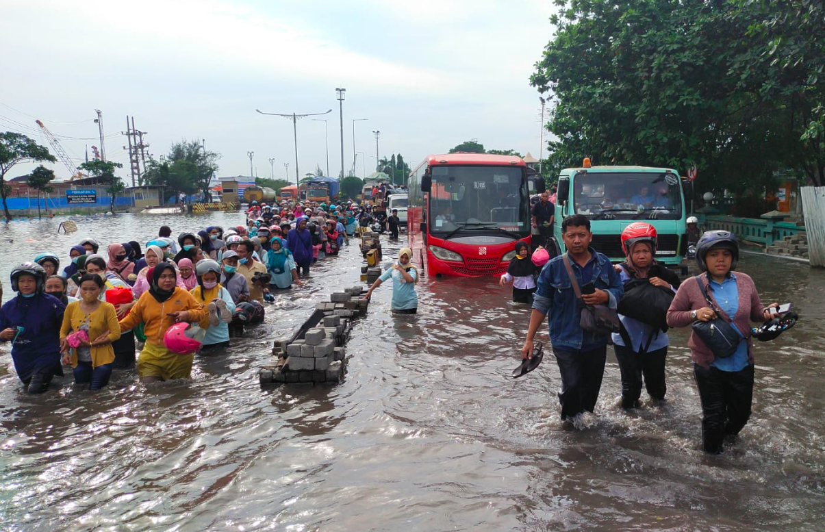 BPBD menyebut genangan banjir yang terjadi di Semarang bervariasi antara 20 hingga 70 sentimeter. Foto: BPBD Semarang