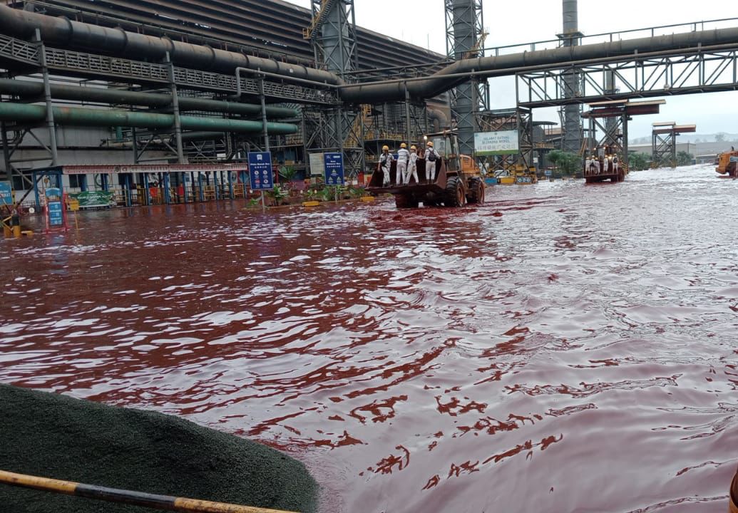 Banjir tampak menggenangi kawasan IMIP di Kabupaten Morowali, Senin (17/3/2025. Sejak beberapa hari lalu banjir terpantau terjadi di Desa Labota dan Lalampu, Kecamatan Bahodopi. Foto: Walhi Sulteng.